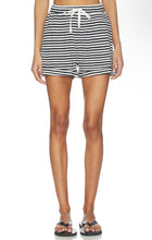 Load image into Gallery viewer, Folded Hem Short - Navy
