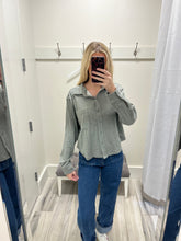 Load image into Gallery viewer, Cropped L/S Button up Army Top
