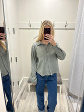 Load image into Gallery viewer, Cropped L/S Button up Army Top
