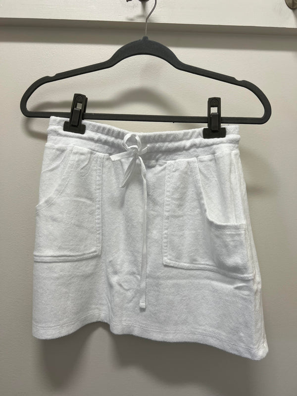 white short pocket skirt