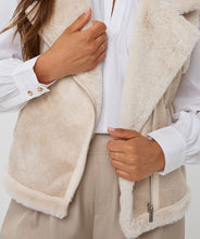 Load image into Gallery viewer, Gillet Fur Suede Vest
