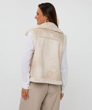 Load image into Gallery viewer, Gillet Fur Suede Vest
