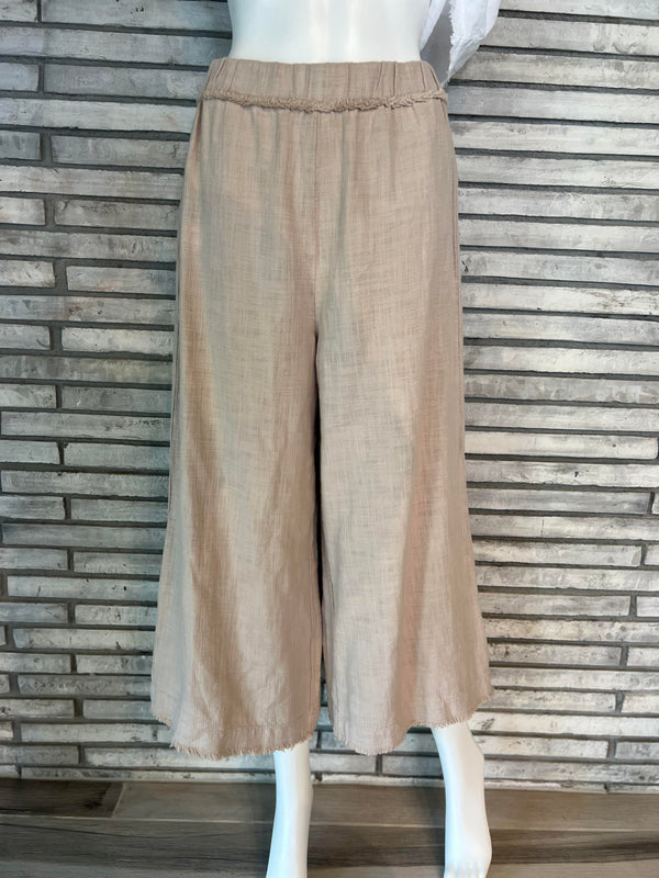 RAW EDGE CROPPED PANT