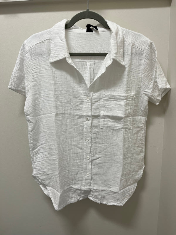 button front short sleeve pocket top - white