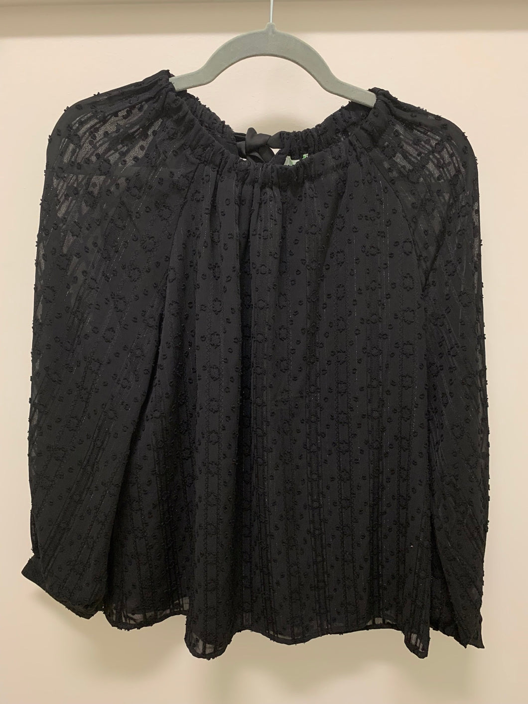 BLACK CINCHED NECK TOP